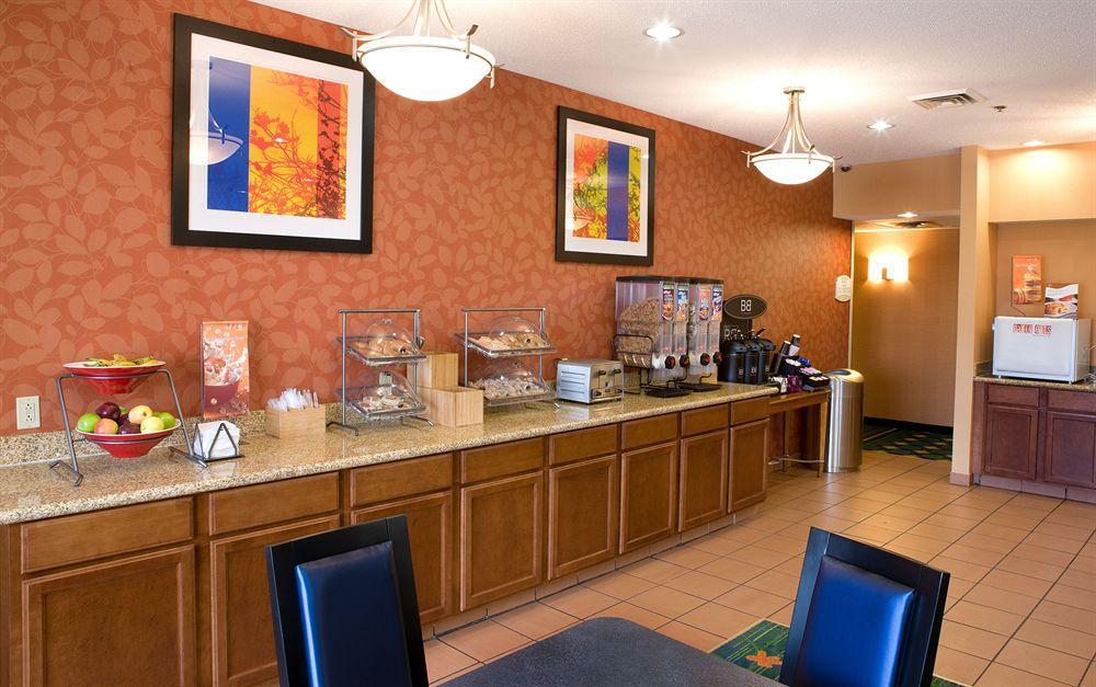 Fairfield Inn By Marriott Richmond New Paris Екстер'єр фото
