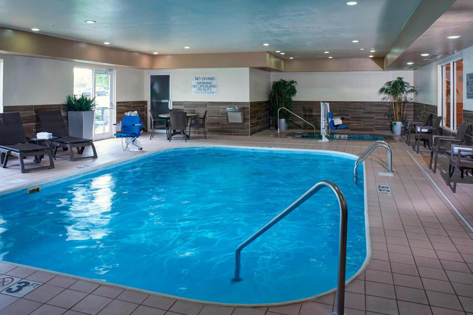 Fairfield Inn By Marriott Richmond New Paris Екстер'єр фото