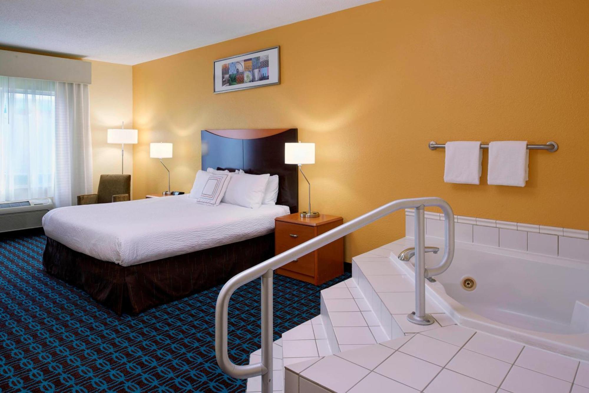 Fairfield Inn By Marriott Richmond New Paris Екстер'єр фото