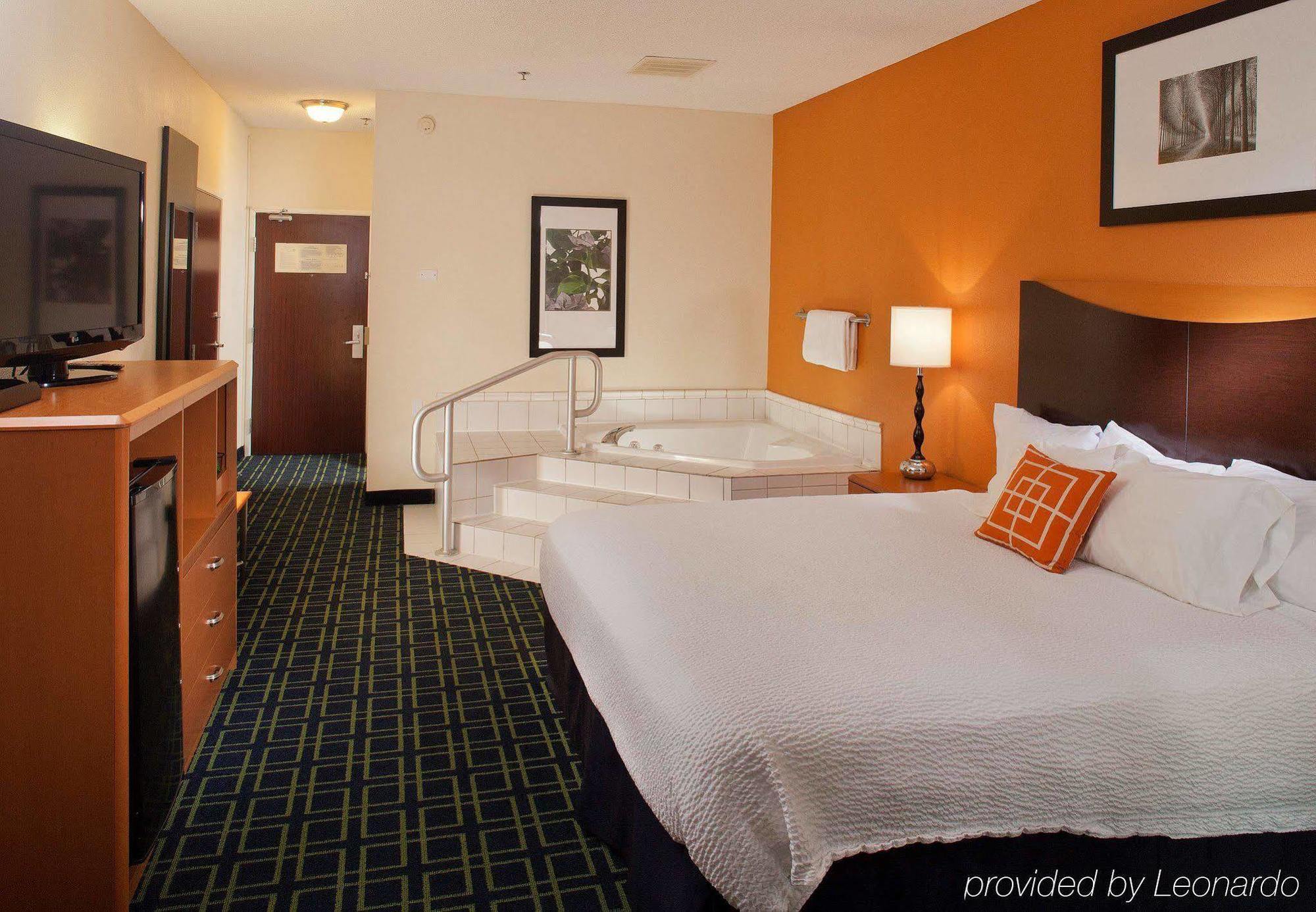 Fairfield Inn By Marriott Richmond New Paris Екстер'єр фото