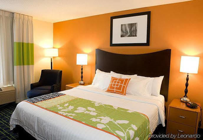 Fairfield Inn By Marriott Richmond New Paris Екстер'єр фото