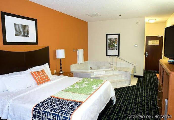 Fairfield Inn By Marriott Richmond New Paris Екстер'єр фото